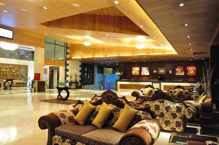 The Victoria Grand Hotel & Spa Kasauli Exterior photo